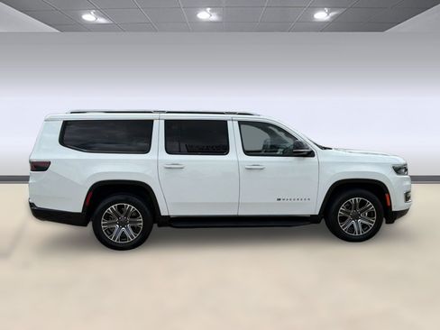Used 2024 Jeep Wagoneer L Series II w/ Flexible Seating Group RWD image 8