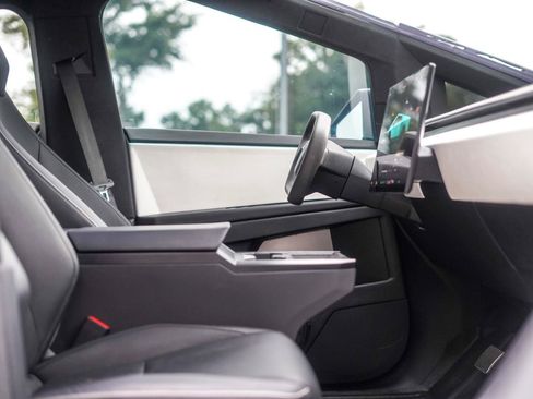 Used 2024 Tesla Cybertruck AWD Crew Cab image 11