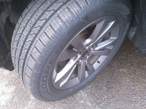 Used 2022 Ford Explorer XLT w/ Equipment Group 202A image 25