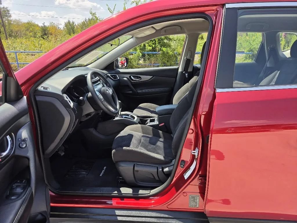 Used 2015 Nissan Rogue S FWD image 14