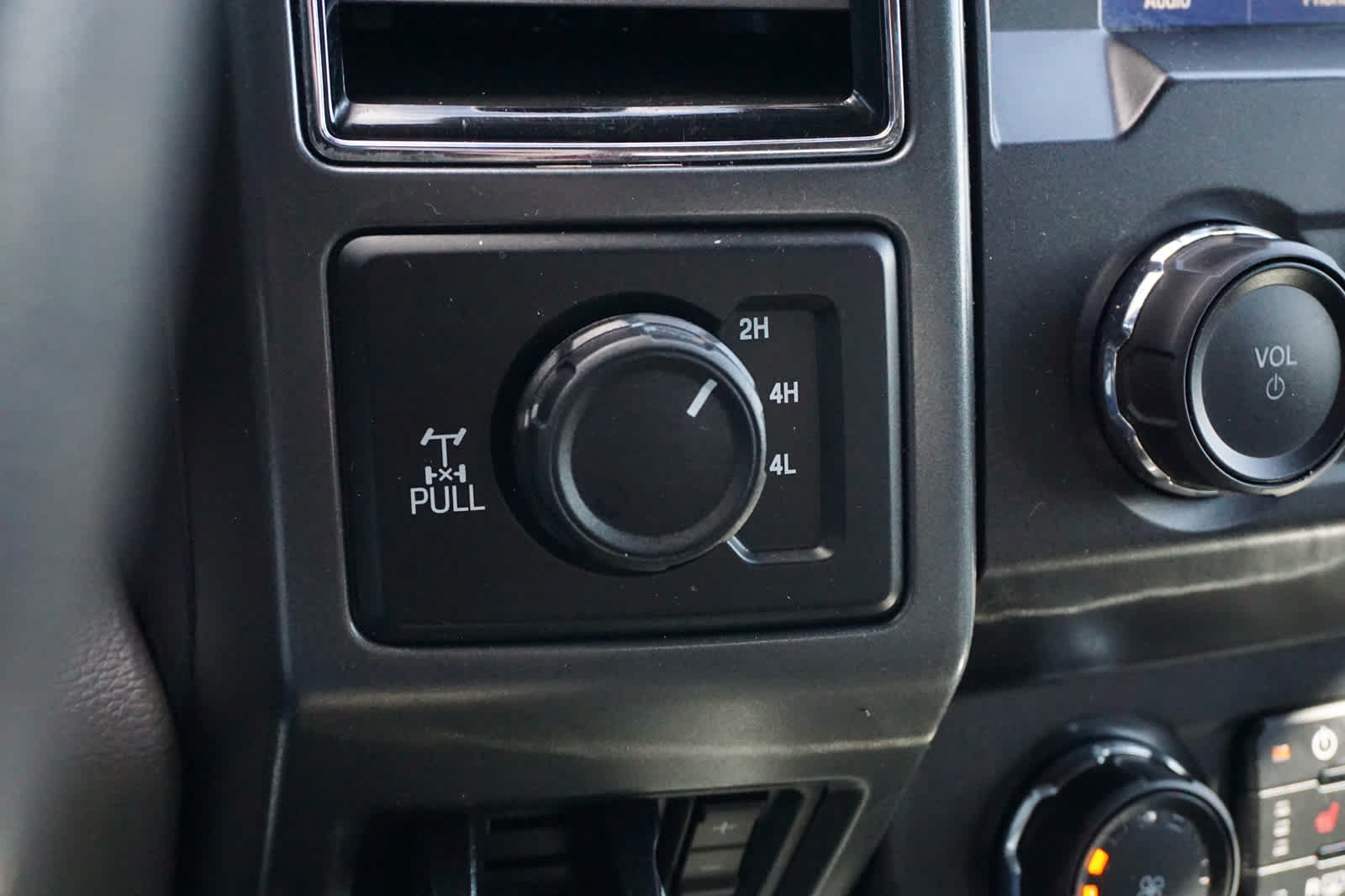 Used 2022 Ford F350 XLT w/ XLT Premium Package AWD/4WD image 15