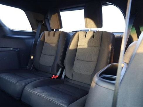 Used 2018 Ford Explorer XLT image 25