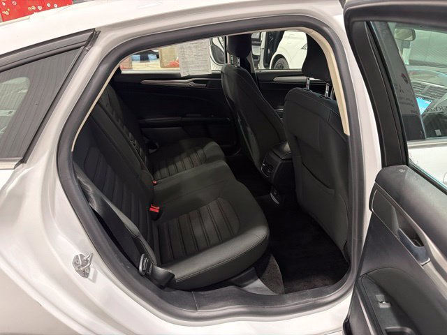 Used 2018 Ford Fusion SE w/ Fusion SE Technology Package FWD image 12