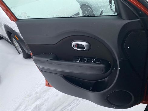 Used 2019 Kia Soul + image 15