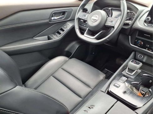 Used 2023 Nissan Rogue SV w/ SV Premium B Package FWD image 9