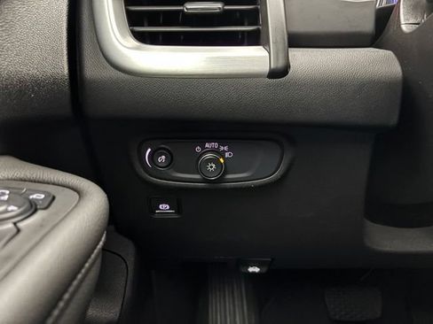 Used 2024 GMC Terrain SLE FWD image 18