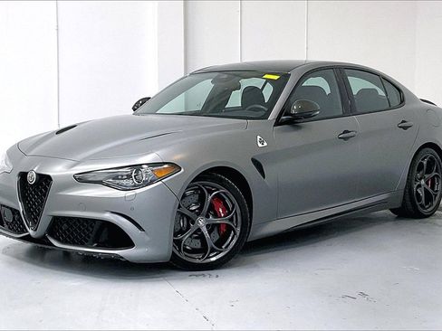 Used 2019 Alfa Romeo Giulia Quadrifoglio image 3