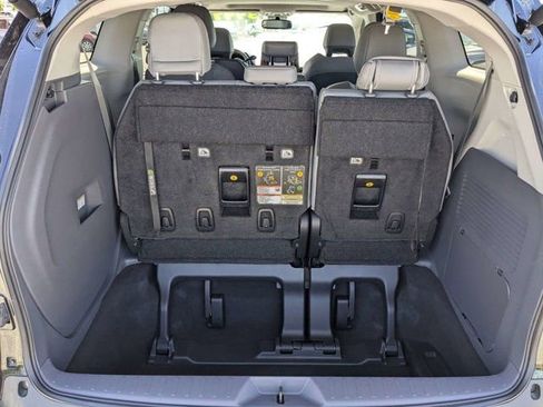 Used 2024 Toyota Sienna XLE FWD image 13
