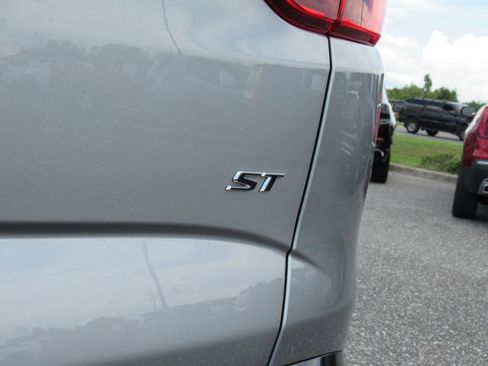 Used 2024 Buick Enclave Essence w/ Sport Touring Edition image 8