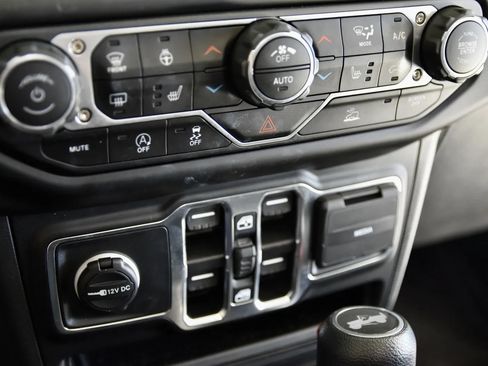 Used 2023 Jeep Wrangler Unlimited Sahara w/ Cold Weather Group AWD/4WD image 16