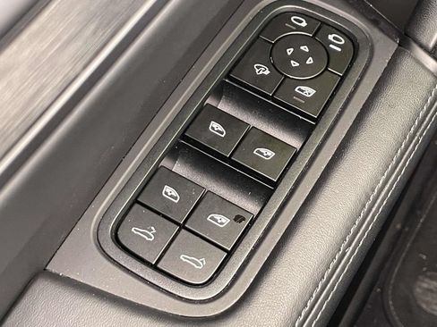 Certified 2025 Porsche Cayenne GTS AWD/4WD image 37