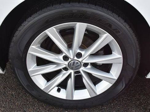 Used 2018 Volkswagen Beetle 2.0T Coast image 37