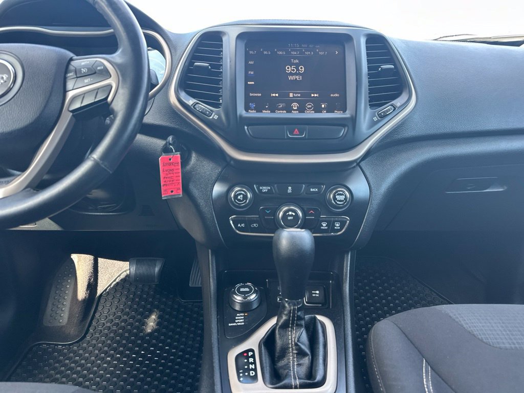 Used 2016 Jeep Cherokee Latitude w/ Cold Weather Group AWD/4WD image 20