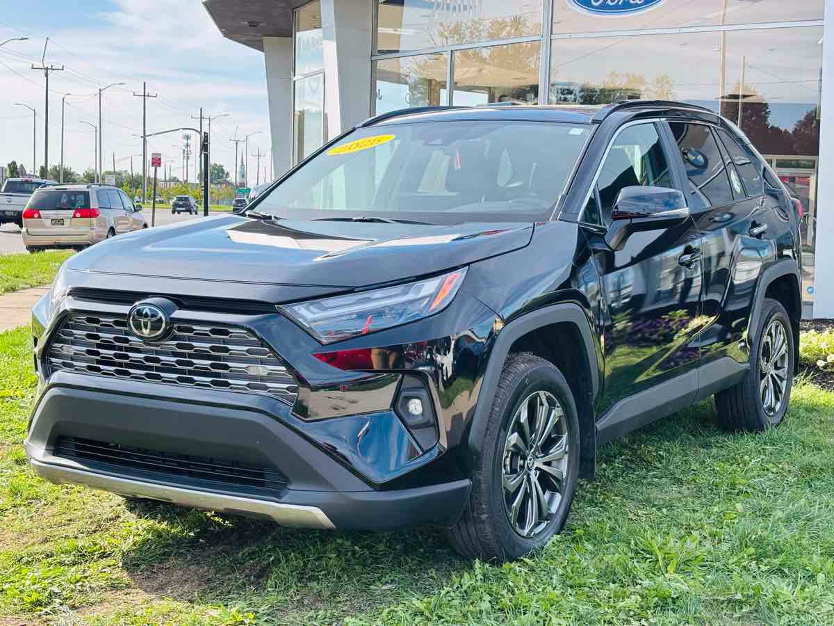 Used 2025 Toyota RAV4 Limited w/ Weather Package AWD/4WD image 16