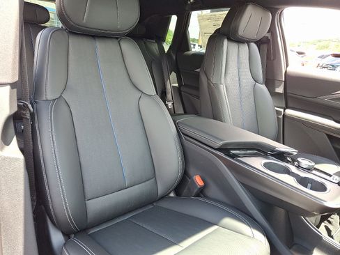 New 2026 Cadillac Lyriq Premium Luxury AWD/4WD image 19