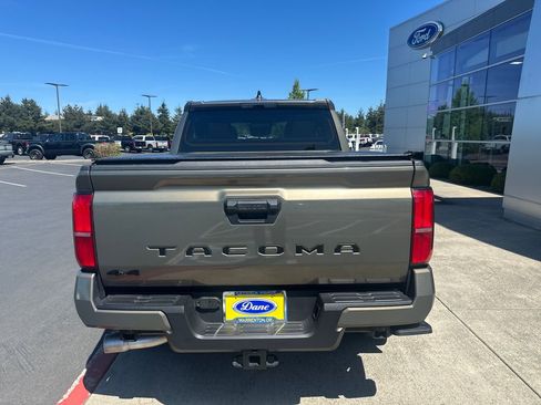 Used 2025 Toyota Tacoma TRD Off-Road AWD/4WD image 3