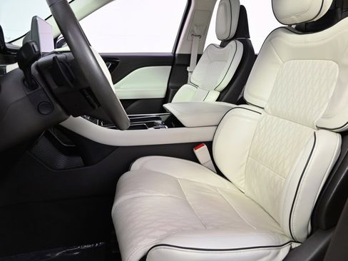 Used 2022 Lincoln Aviator Black Label w/ Class IV Trailer Tow Package image 13