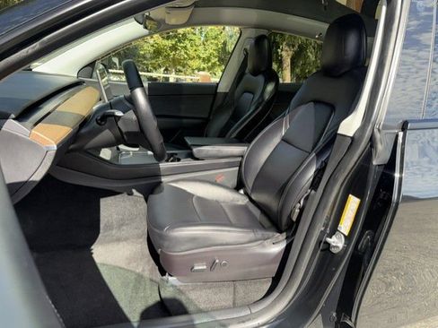Used 2022 Tesla Model Y Long Range AWD/4WD image 5