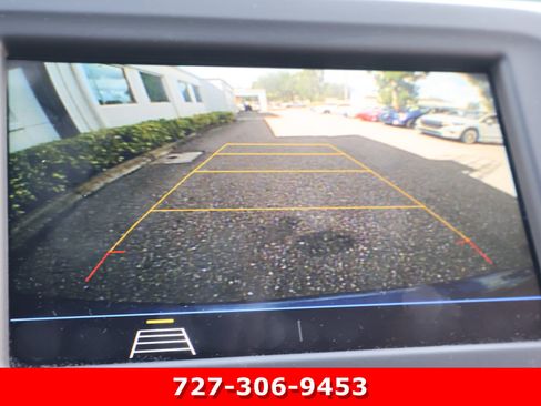 Used 2019 Chevrolet Equinox LT FWD image 4