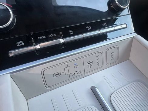Used 2025 Hyundai Santa Fe Limited FWD image 17