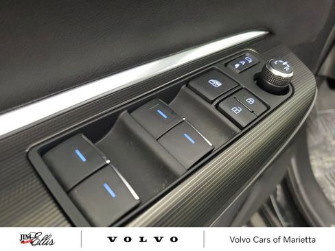 Used 2021 Toyota Venza XLE image 22