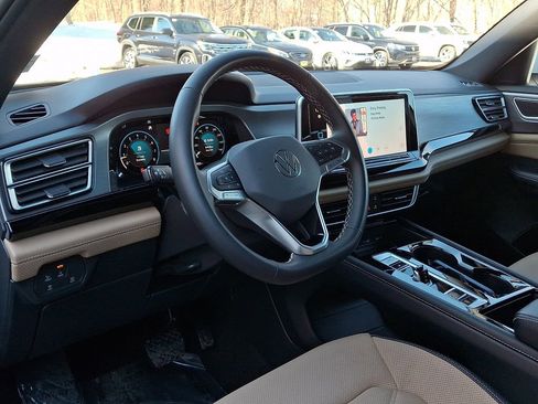 Used 2024 Volkswagen Atlas Cross Sport SE image 23