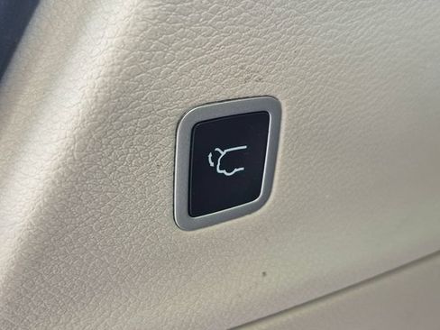 Used 2022 Chrysler Pacifica Touring-L FWD image 5