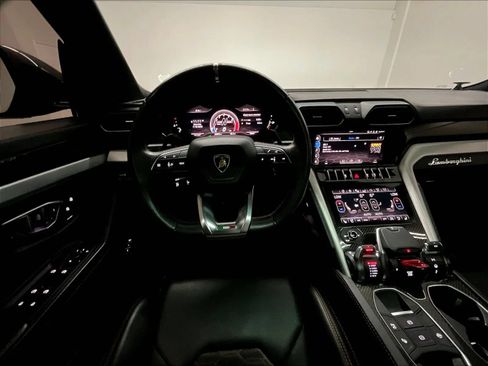 Used 2021 Lamborghini Urus AWD/4WD image 19