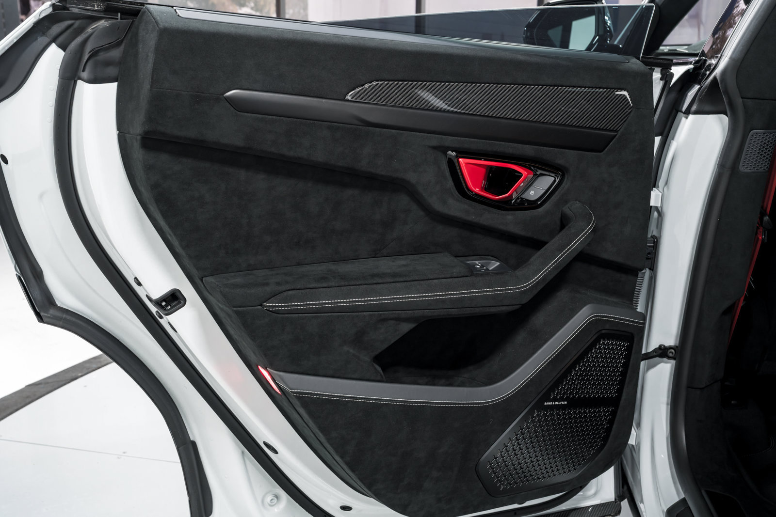 Used 2024 Lamborghini Urus Performante AWD/4WD image 31