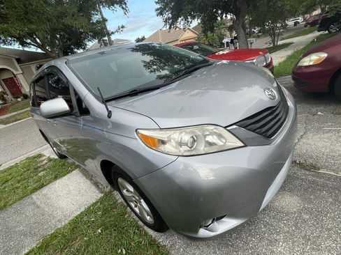 Used 2014 Toyota Sienna LE FWD image 22