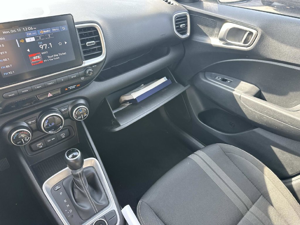 Used 2025 Hyundai Venue SEL FWD image 33