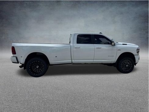 Used 2025 RAM 3500 Laramie AWD/4WD image 11