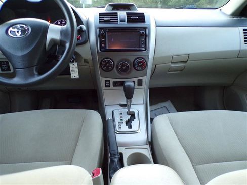 Used 2013 Toyota Corolla LE FWD image 30
