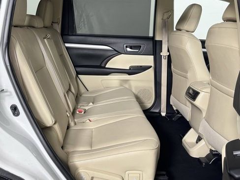Used 2018 Toyota Highlander XLE image 31
