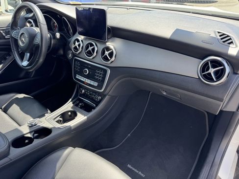 Used 2020 Mercedes-Benz GLA 250 w/ Convenience Package image 7