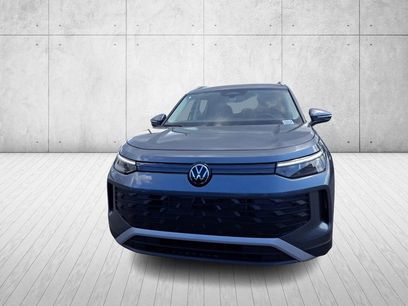 New 2025 Volkswagen Tiguan SE