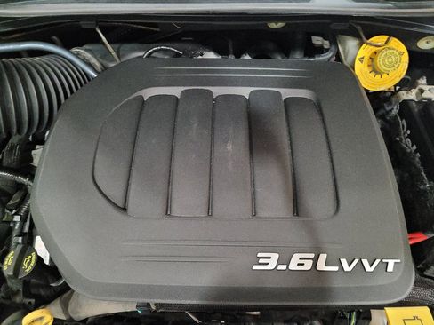 Used 2017 Dodge Grand Caravan SXT FWD image 30