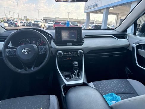 Used 2021 Toyota RAV4 XLE image 15