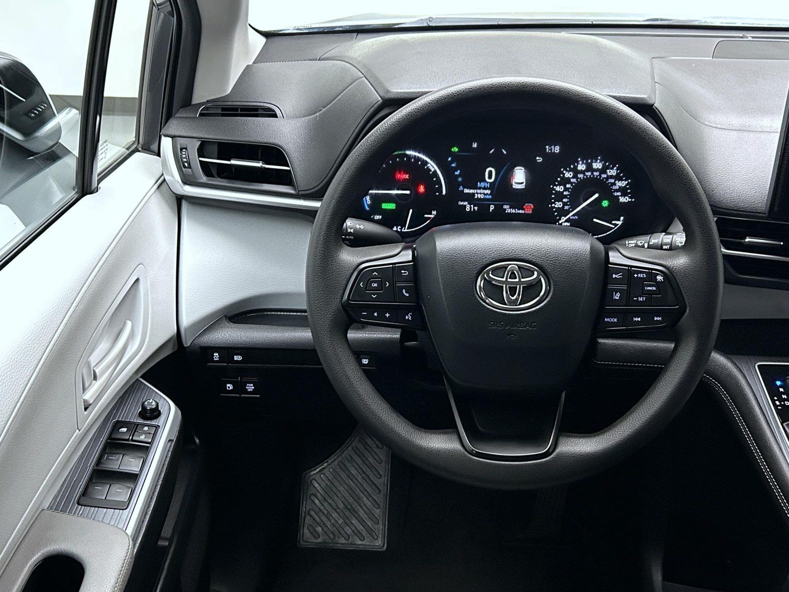 Used 2025 Toyota Sienna LE FWD image 12