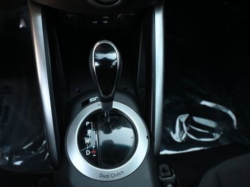 Used 2017 Hyundai Veloster image 30