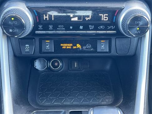 Used 2021 Toyota RAV4 XLE Premium image 15