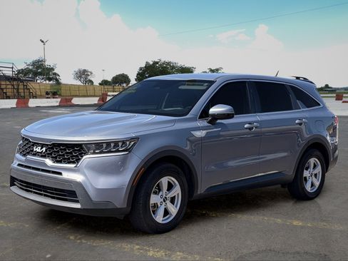 Used 2023 Kia Sorento LX FWD image 5