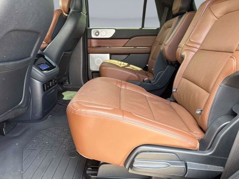 Used 2024 Lincoln Navigator Reserve AWD/4WD image 15