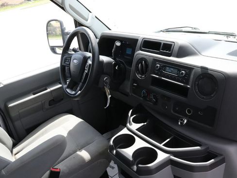 Used 2023 Ford E-450 and Econoline 450 Super Duty RWD image 11
