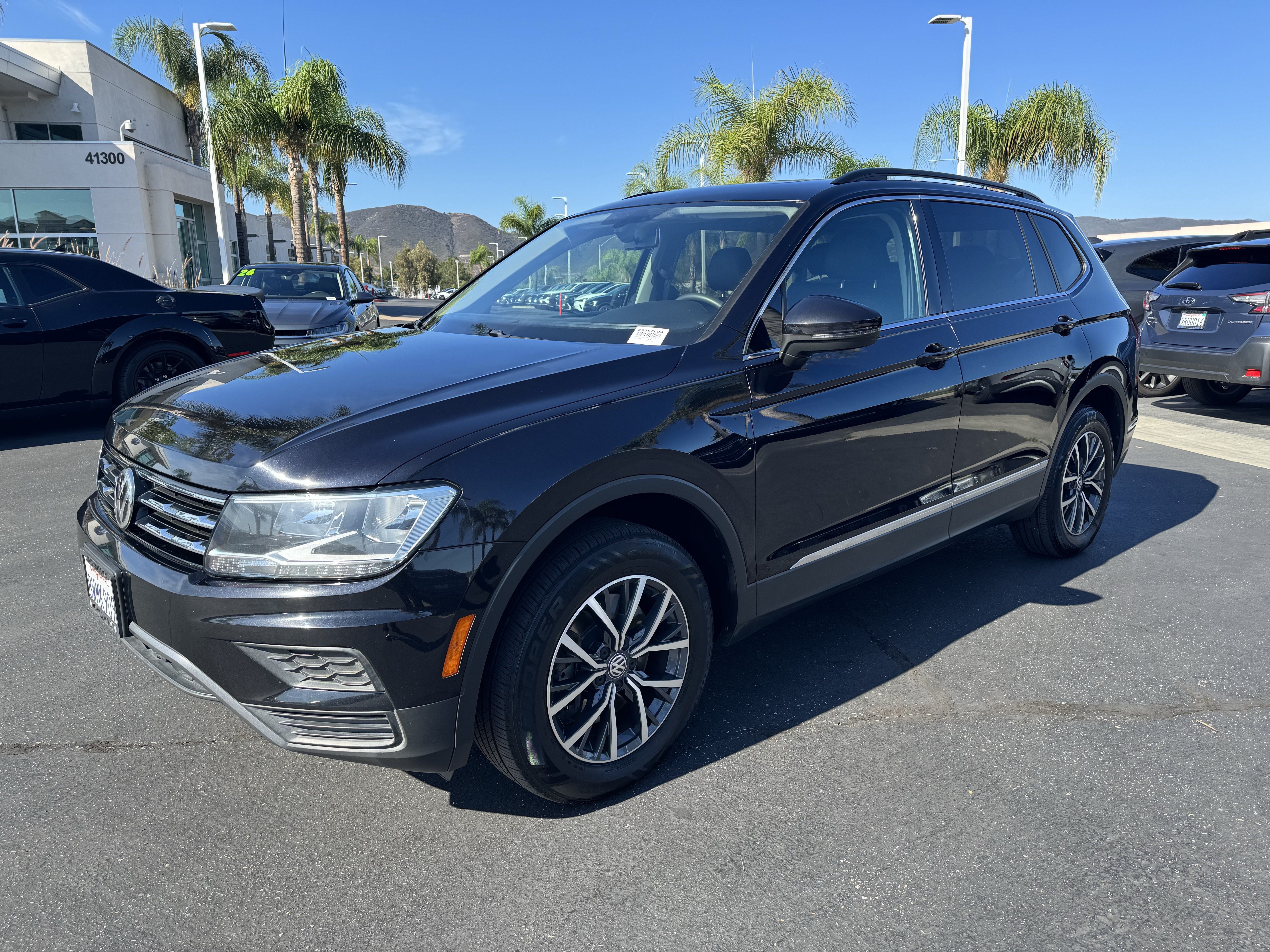Used 2020 Volkswagen Tiguan SE w/ Panoramic Sunroof Package FWD image 4
