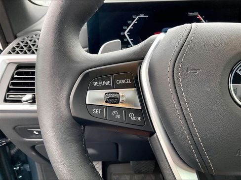 Used 2025 BMW X5 xDrive40i w/ Parking Assistance Package image 17