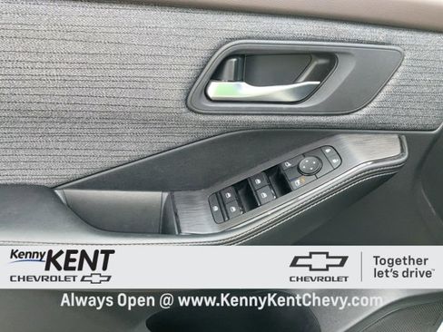 Used 2023 Nissan Rogue SV image 22