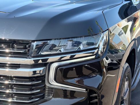 Used 2021 Chevrolet Suburban LT w/ LT Signature Package RWD image 9