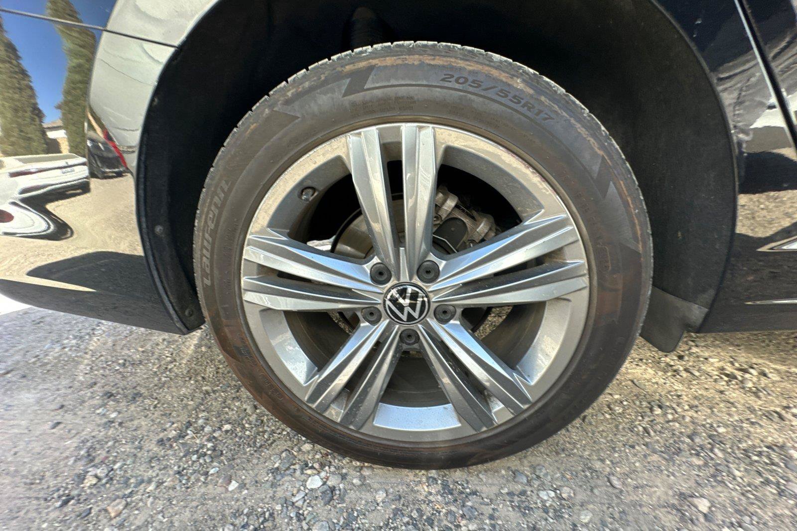 Used 2024 Volkswagen Jetta SE FWD image 3