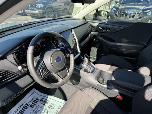 Used 2025 Subaru Outback Premium AWD/4WD image 16